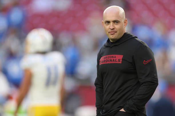 (Schefter) The Detroit Lions are working to finalize a deal to hire former Cardinals offensive coordinator Drew Petzing as their next offensive coordinator