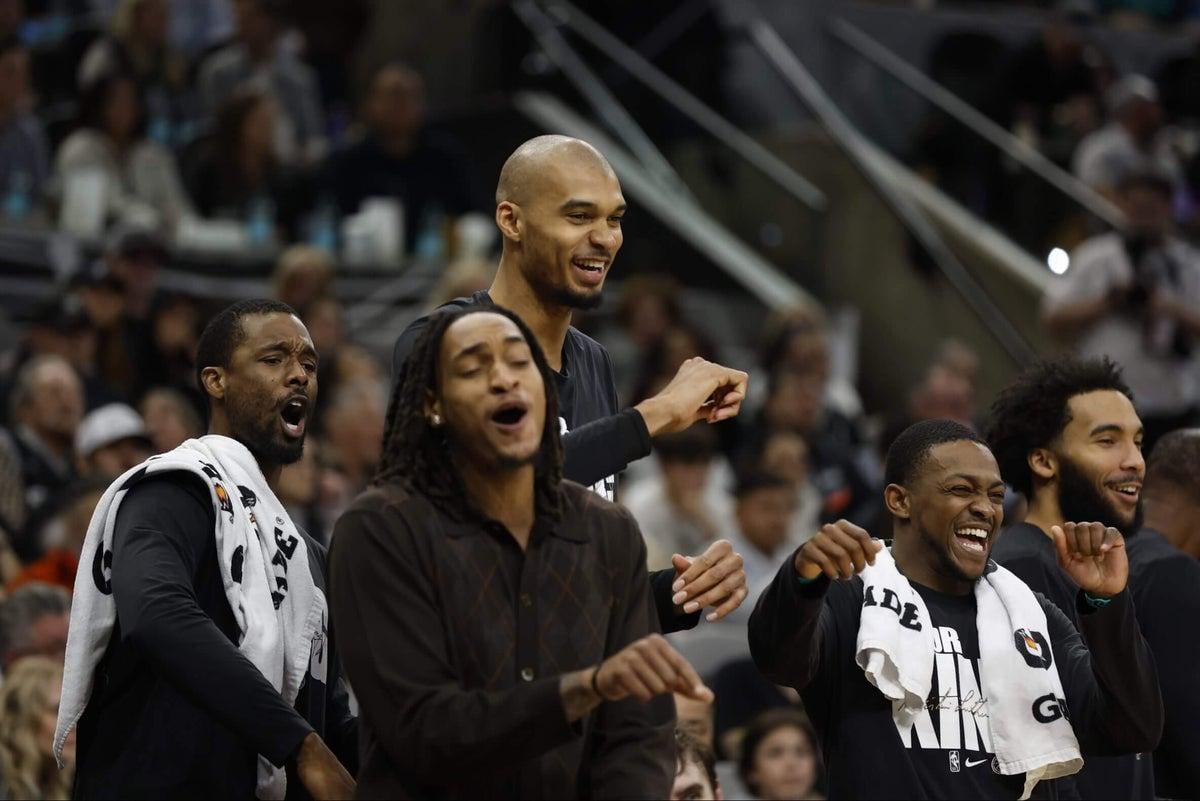 Carter Bryant declined a $20k offer to shave his head. But “Three more missed dunks, and he’s cutting that s— off,” Fox said.