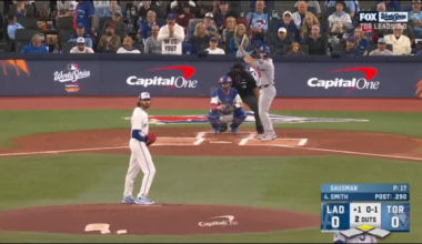 3 months ago, Yamamoto carried the team with yet another complete game of his own, while Smith and Muncy provided the big hits to help even the series.