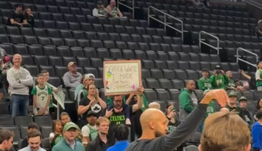 Derrick White meets a giant fan 🥹🫶🏻