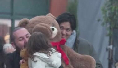 Even during downtime on a commercial shoot, Shohei is still so kind to kids 🥹