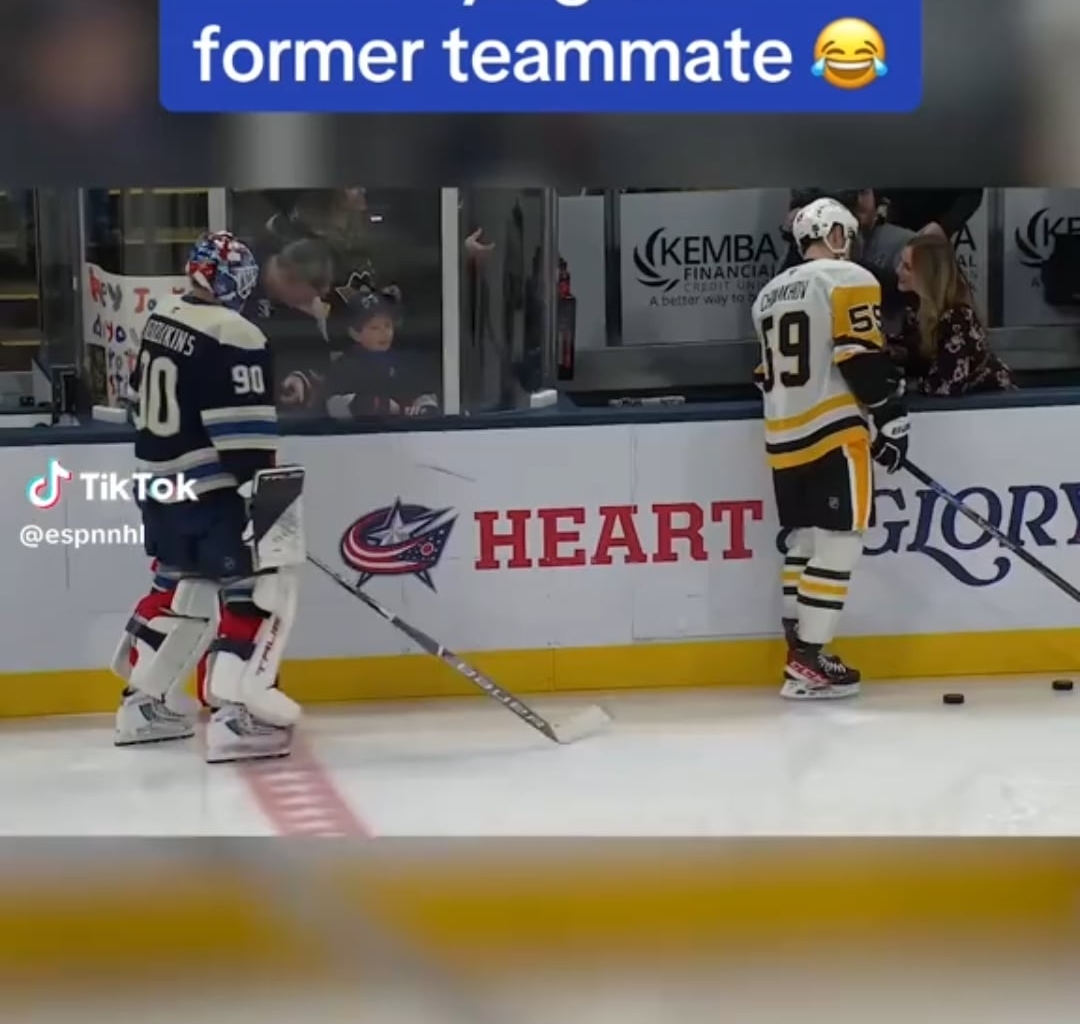 Elvis says hi to Chinny