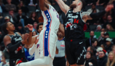 [Highlight] Joel's dunk vs Toronto, and the bench's reaction