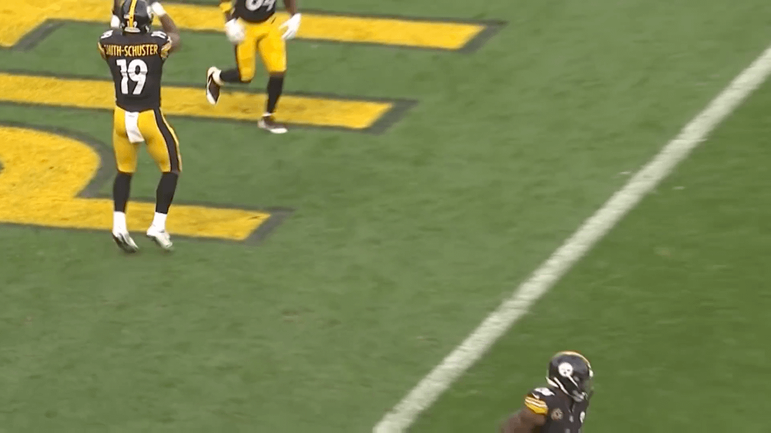 Steelers WR JuJu Smith-Schuster and Steelers RB Le'Veon Bell do a hide-and-seek celebration after a TD. The best touchdown celebration of all time