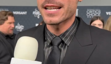 The team invited François Arnaud (plays Scott Hunter, the New York Admirals captain, in Heated Rivalry) to a game