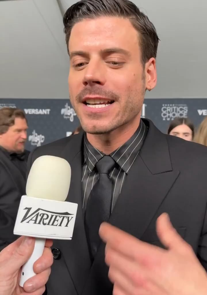 The team invited François Arnaud (plays Scott Hunter, the New York Admirals captain, in Heated Rivalry) to a game