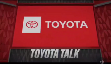 MPJ and Coach Jordi are courtside in NOLA supporting Nuggets! MPJ gives 💐 to Pickett, Strawther, Holmes, Tyson, Zeke, PWAT, etc.