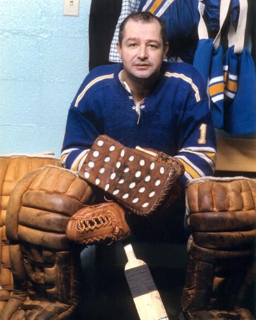 “Mr. Goalie” Glenn Hall has passed at the age of 94. He was the oldest living member of the Hockey Hall Fame. May he rest in peace 🙏