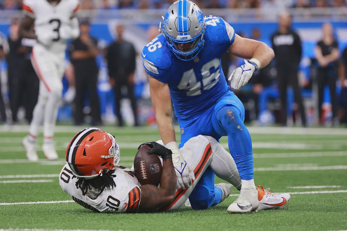 Jack Campbell wins Linebacker of the Year.