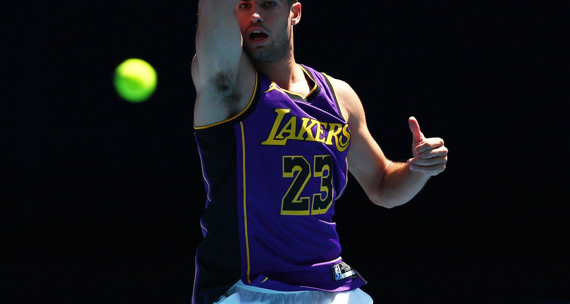 Game recognises game 🤝 @carlosalcaraz reppin' @KingJames in practice 💜 #AO26