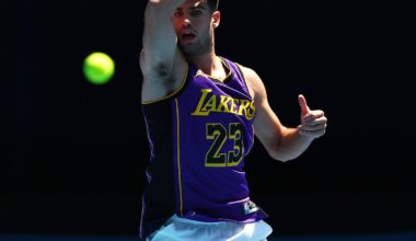 Game recognises game 🤝 @carlosalcaraz reppin' @KingJames in practice 💜 #AO26