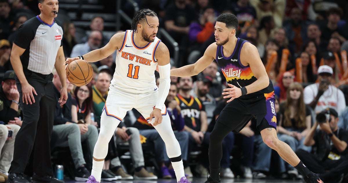 Suns hold on to beat Knicks 112-107 as Booker scores 31 points, Brooks adds 27