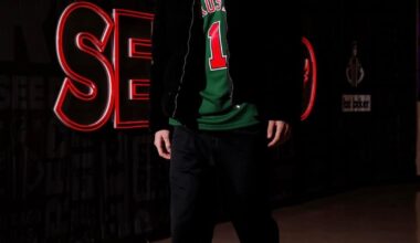 Bulls players honor D Rose on his jersey retirement night.