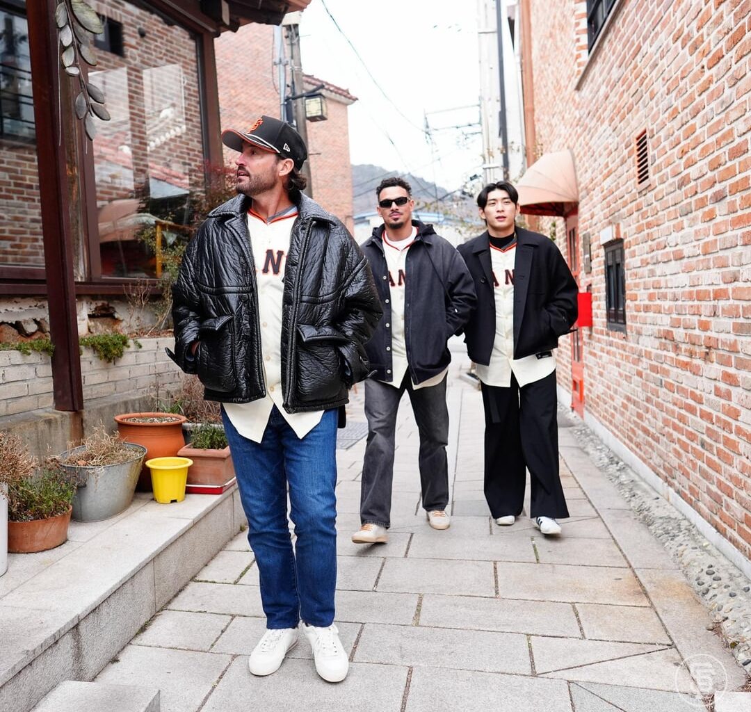 Tony, Willy, and Jung Hoo Check Out Seochon Hanok Village