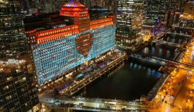 [Tyler Pasciak LaRiviere/Sun-Times] The Chicago Bears logo illuminates the Merchandise Mart, Thursday, Jan. 15, 2026.