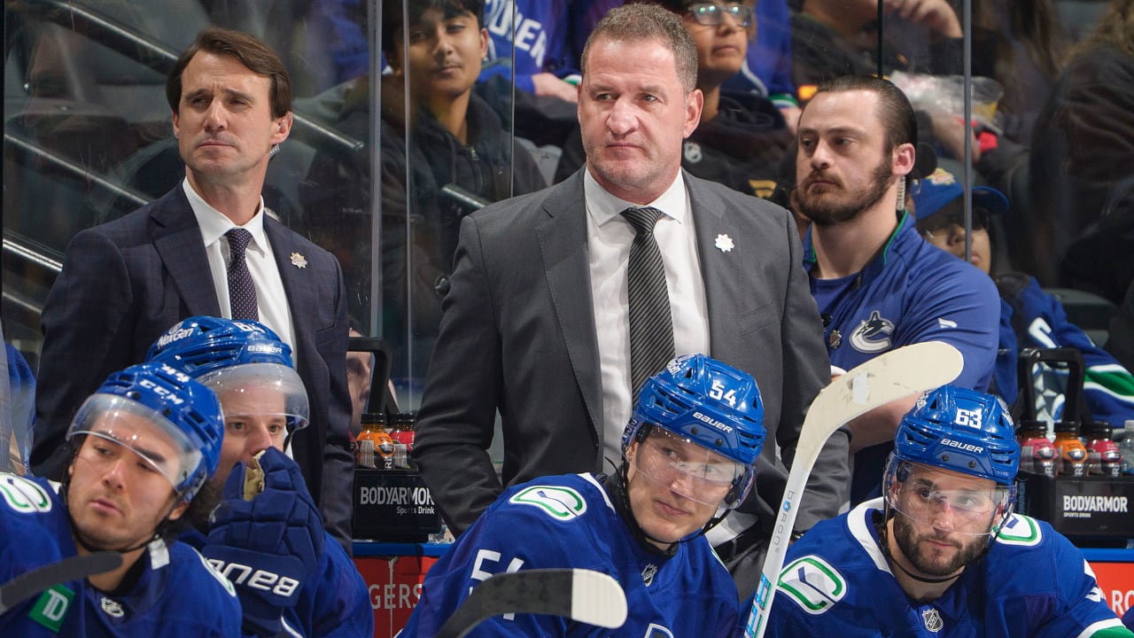 Foote receives support as Canucks coach from GM despite struggles