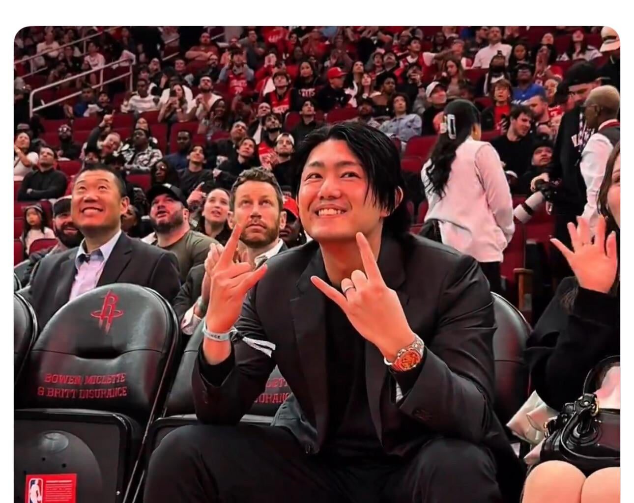 Tatsuya Imai was at the Rockets game tonight (and throwin the H 😂)