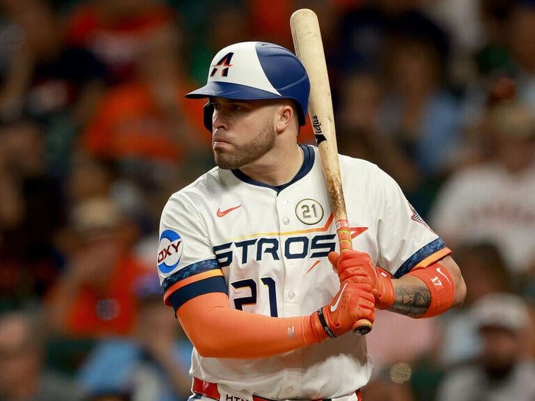 Caratini goes to the Twins