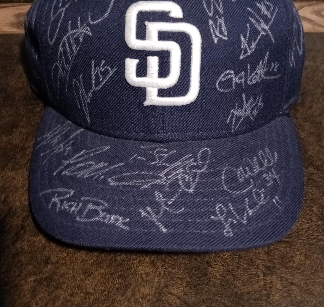 Help identifying autographed hat