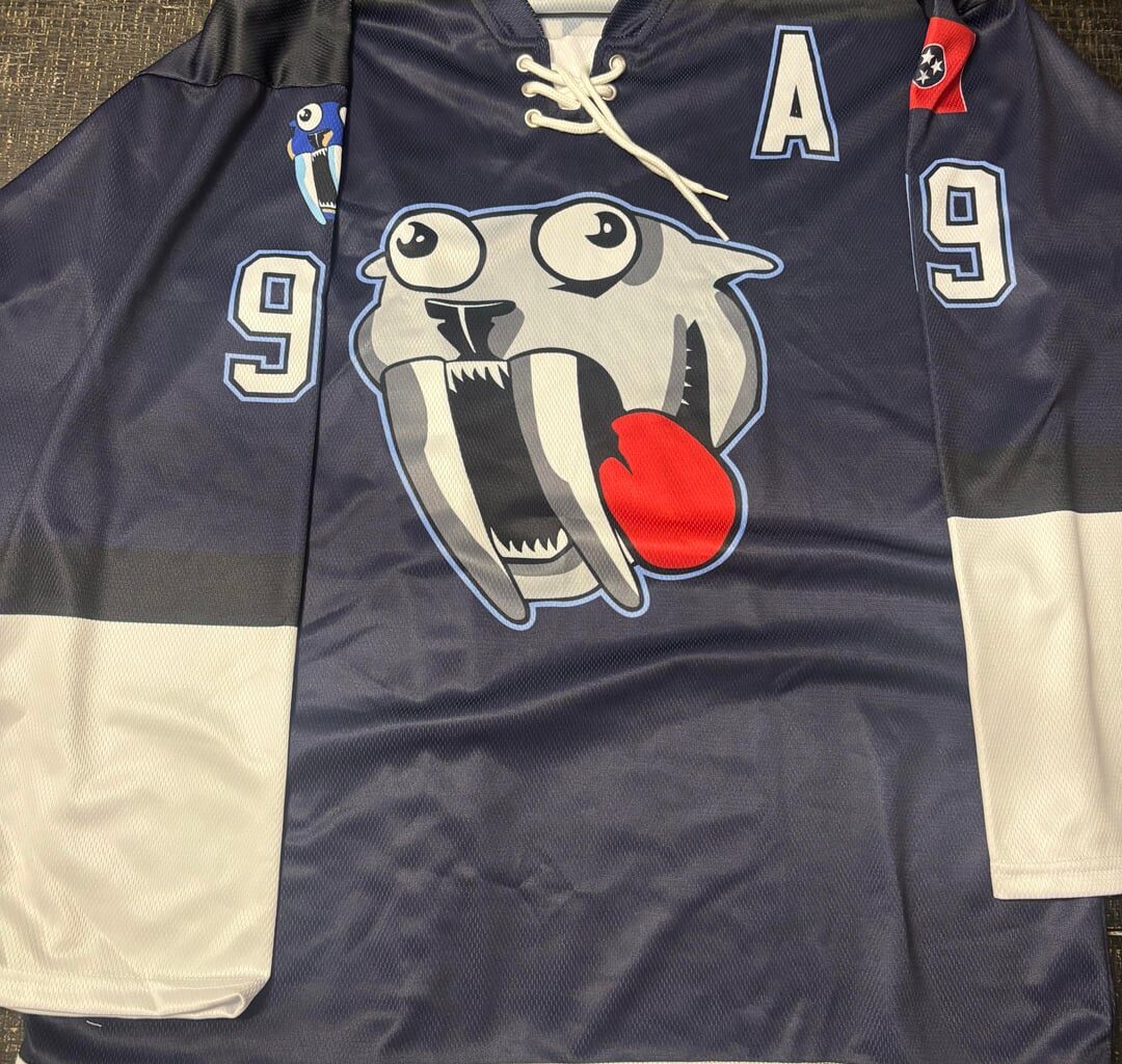 Testing a navy alt jersey