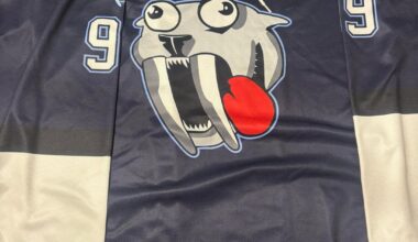 Testing a navy alt jersey