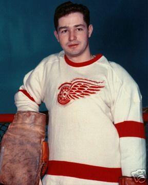 “Mr. Goalie” Glenn Hall has passed at the age of 94. He was the oldest living member of the Hockey Hall Fame. May he rest in peace 🙏