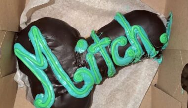 Someone gifted this cake to Mich after the game 🤣