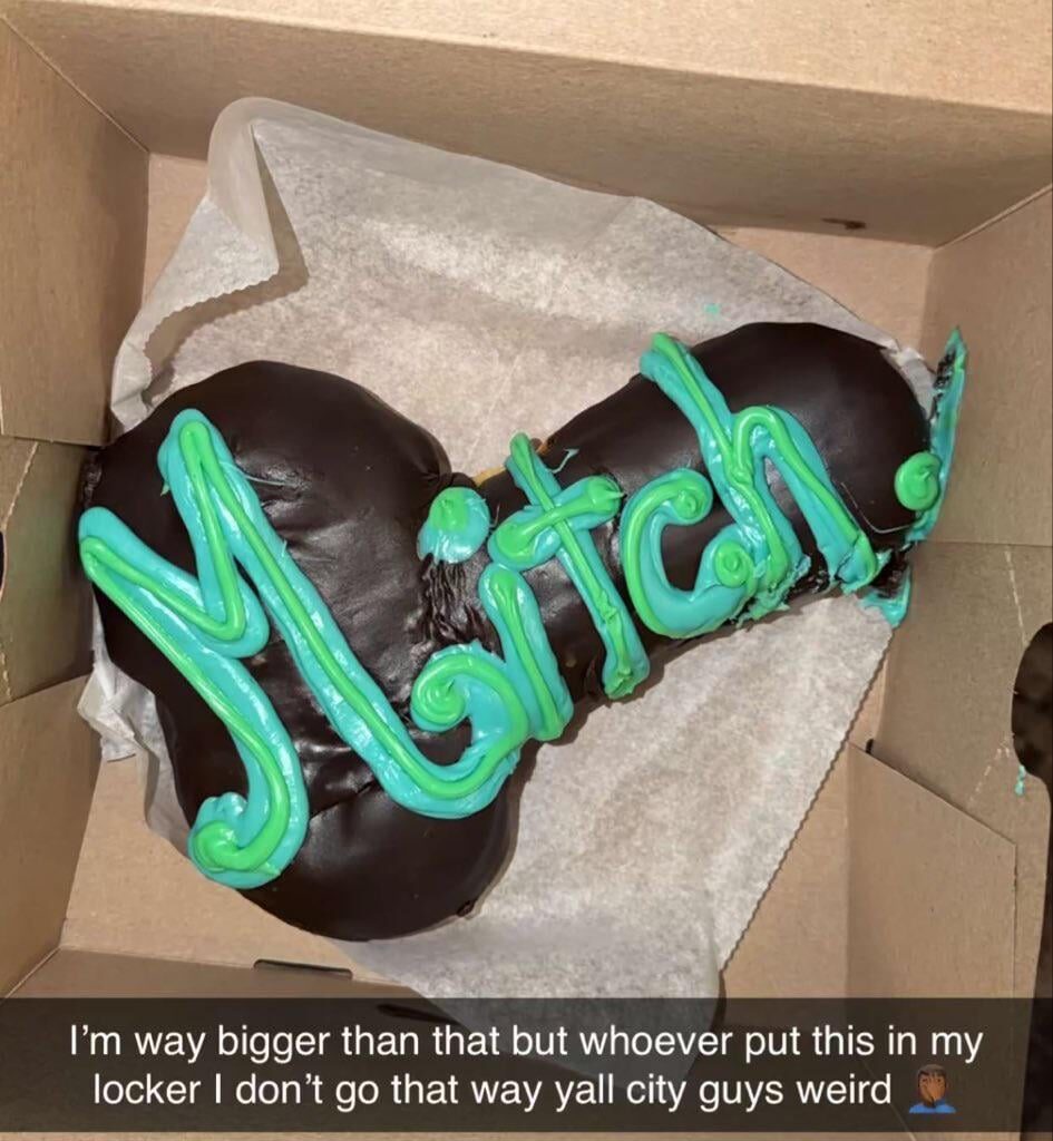 Someone gifted this cake to Mich after the game 🤣