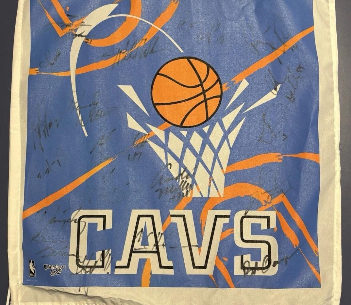 Hello fellow Cavs fan. Can anyone help me identify the autographs on this flag?
