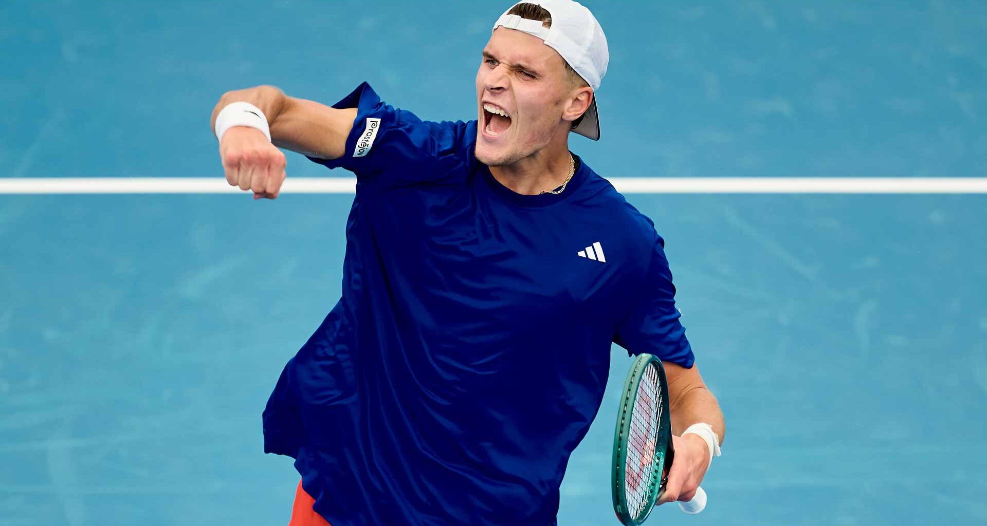 Jakub Mensik improves to 2-0 against Casper Ruud in their Lexus ATP Head2Head series.