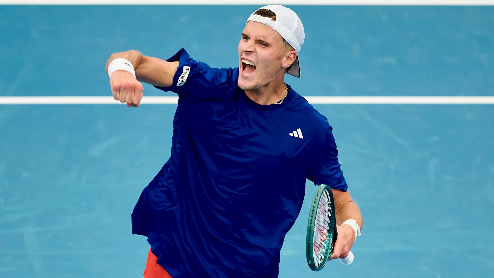 Jakub Mensik improves to 2-0 against Casper Ruud in their Lexus ATP Head2Head series.