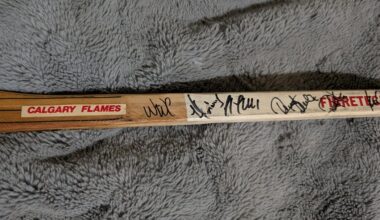 Help identifying autographs