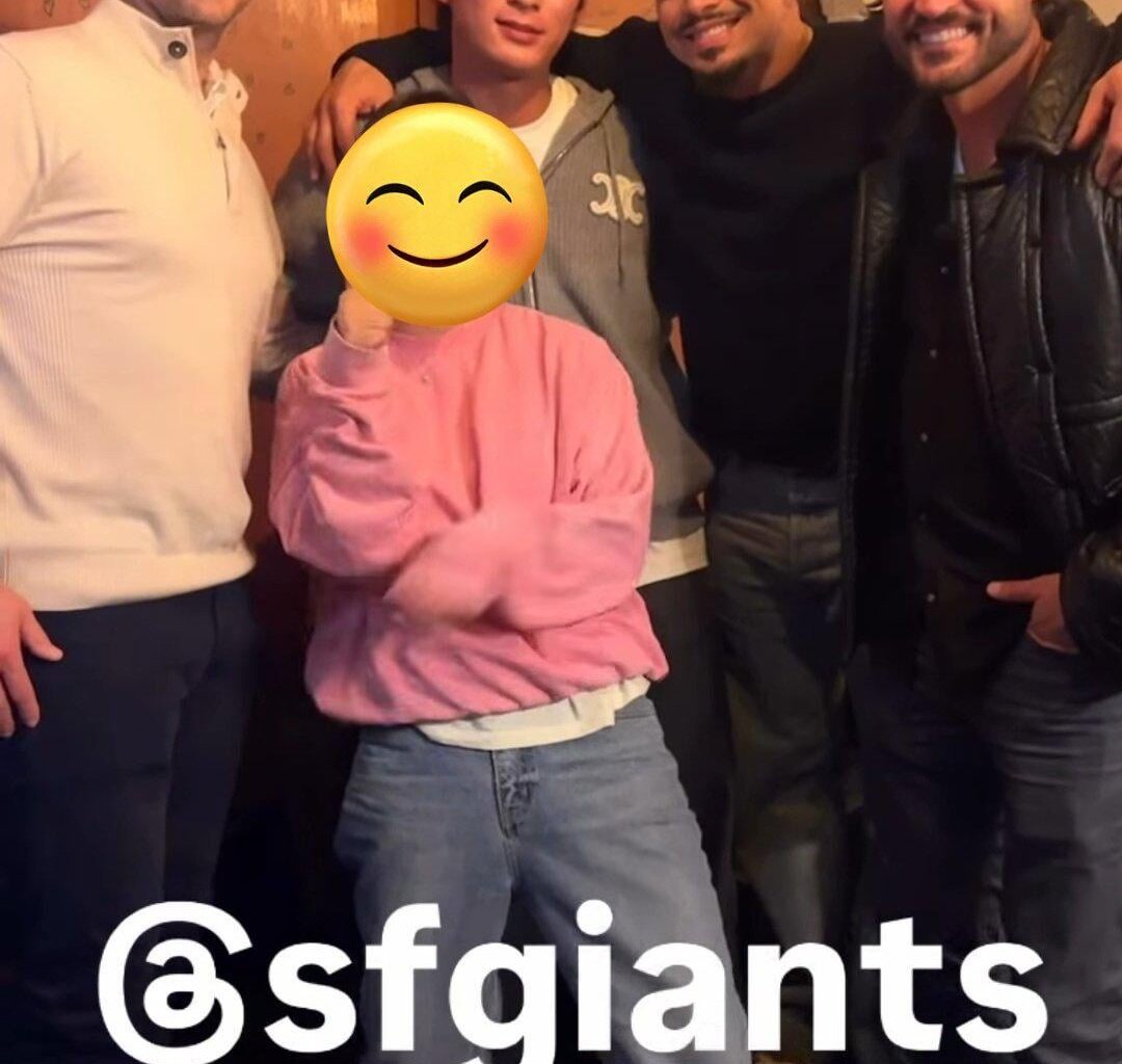 Buster Posey, Jung Hoo Lee, Willy Adames, and Tony Vitello pose with a fan at a KBBQ Restaurant in Seoul, Korea