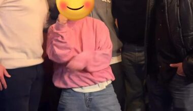 Buster Posey, Jung Hoo Lee, Willy Adames, and Tony Vitello pose with a fan at a KBBQ Restaurant in Seoul, Korea