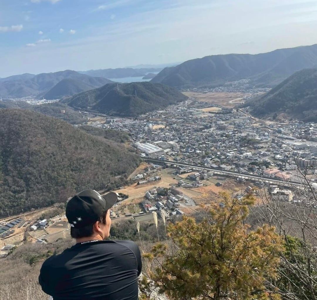 Yamamoto from the mountains of his hometown, Bizen City in Okayama. (From Yamamoto’s ig)