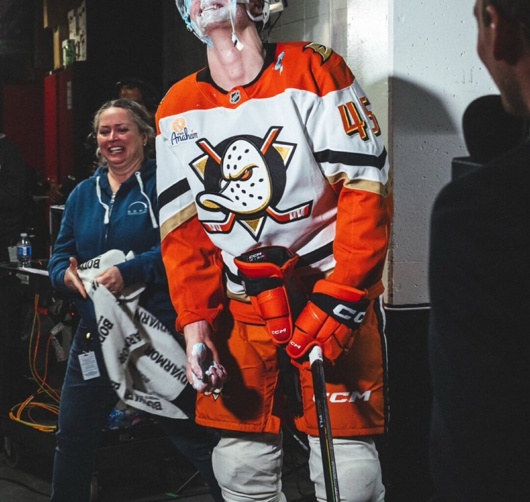 Sennecke gets pied by Dostwall