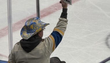 Canadiens-Blues:  Sign “Coach” is back.