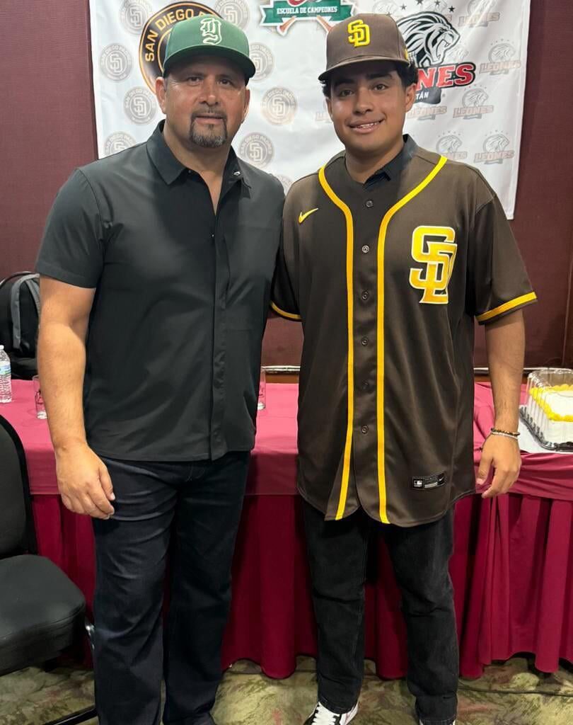 [Romero] The San Diego Padres officially signed Mexican 🇲🇽 right-hander pitcher Diego Roldan. Bonus deal: $200,000. Roldan participated in the 2024 U-15 World Cup and allowed an opponent batting average of just .176.