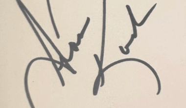 Identify an autograph