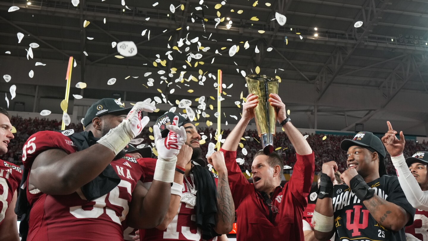 Big Ten puts 3 teams in top 5 of final AP poll for 2nd year in row with No. 1 Indiana leading way