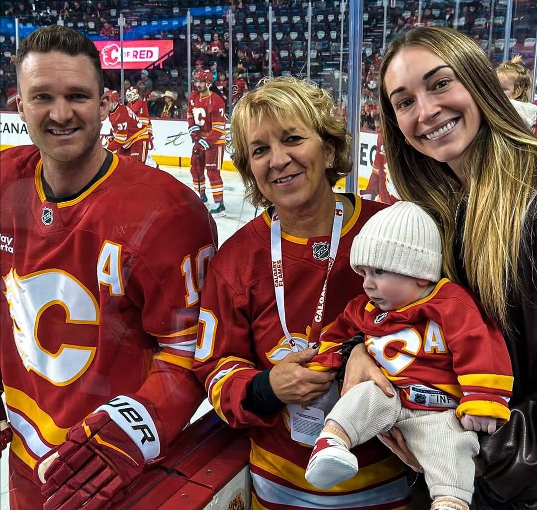 Jonathan Huberdeau with his mom ♥️