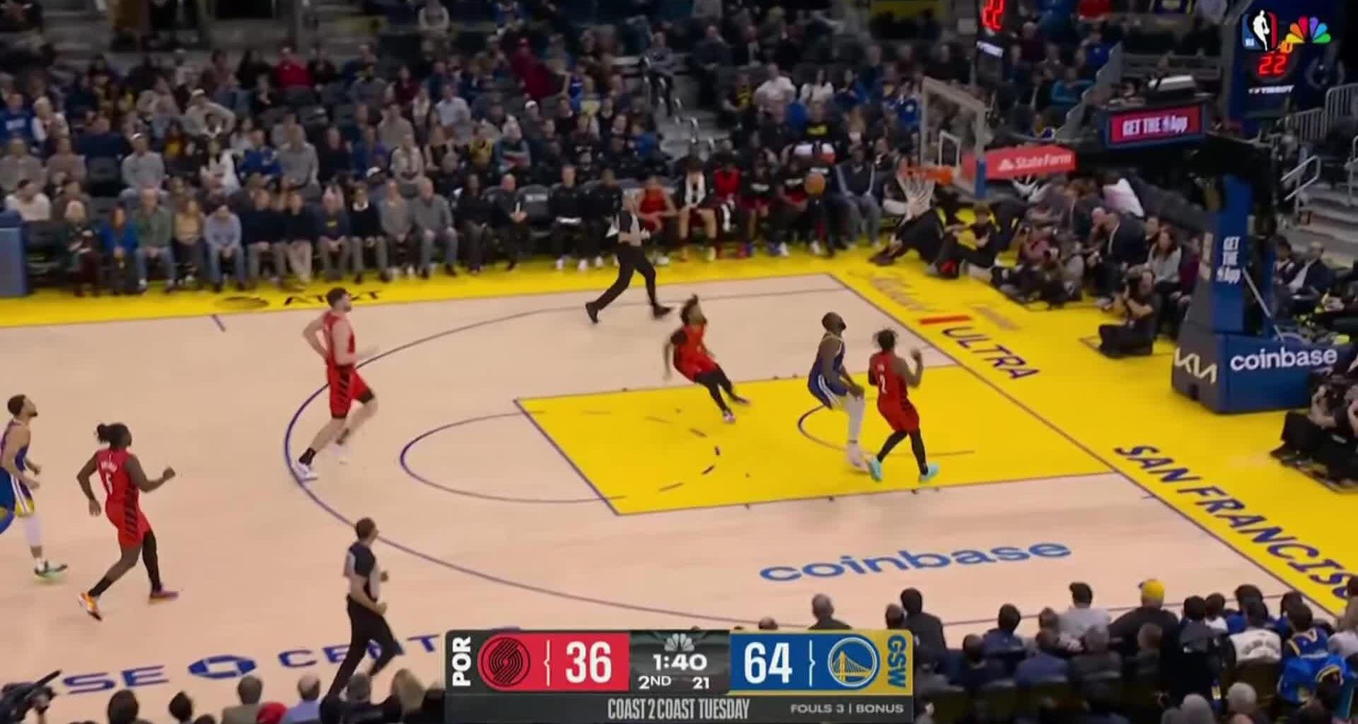 Love gets the steal and lobs it to Shae for the slam