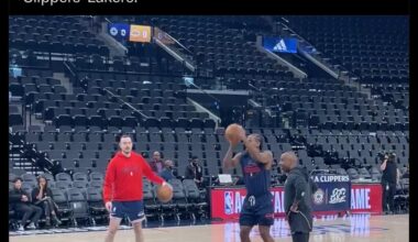 [Azarly] Kawhi is warming up at his usual time for Clippers-Lakers