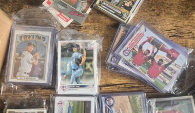 Free Twins baseball cards