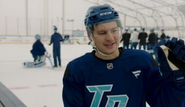 Yanni Gourde mic'd up at Lightning practice 🎤
