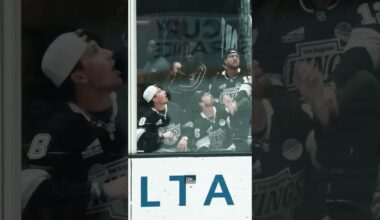 Of course the @TheSavannahBananas can catch a puck 🤣  #lakings #hockey #icehockey #gokingsgo #nhl