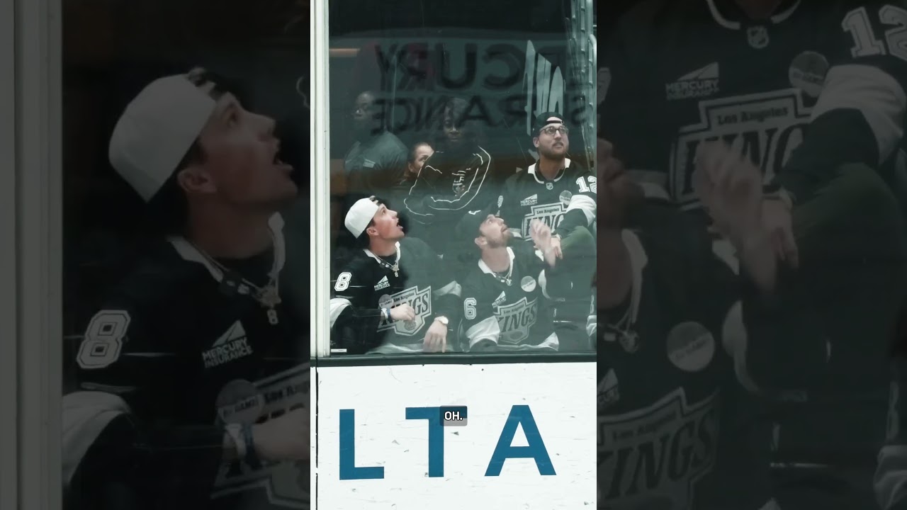 Of course the @TheSavannahBananas can catch a puck 🤣  #lakings #hockey #icehockey #gokingsgo #nhl