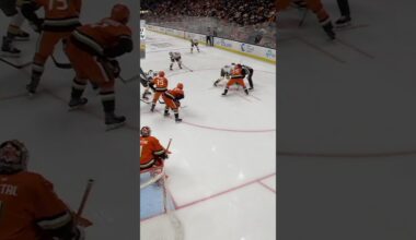 Lukas TOE-stal?! Dostal STONES Bowman 🇨🇿😮 Dostál ÚŽASNĚ vychytal Bowmana! #nhl #hockey #save