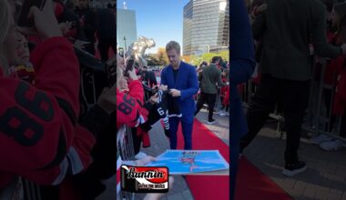 NJ Devils Dougie Hamilton Signs Autographs For Fans #njdevils #shorts #shortvideo #shortsvideo