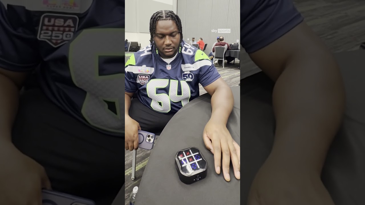 Seattle Seahawks players lock in for Tic-tac-toe! ⭕❌